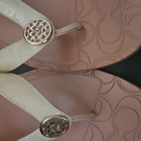 Coach Women's Sz10B Sara Flat Strap Logo  Sandals Patent Cream 100% Leather - Picture 9 of 11